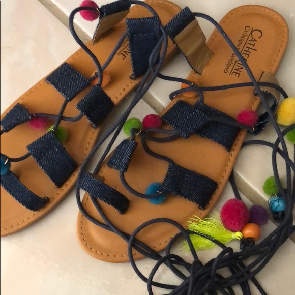 Strapy pom Pom sandals - Picture 2 of 3